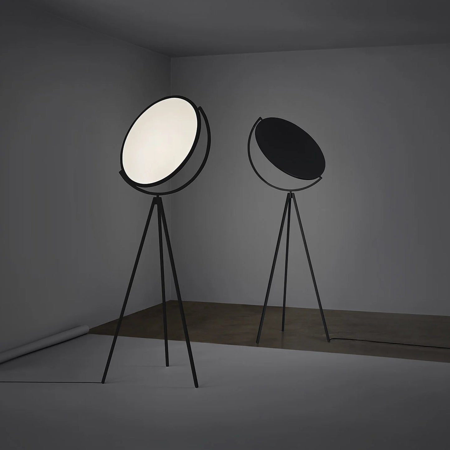 Round Adjustable LED Tripod Floor Lamp